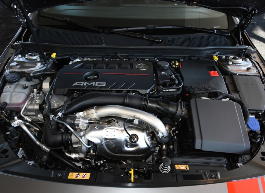 最低配的奔驰AMG A35L，也要43.98万，不过动力确实不弱