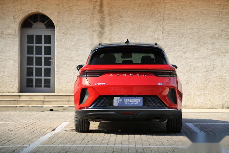 定位豪华SUV,续航653km,ARCFOX αT实车体验