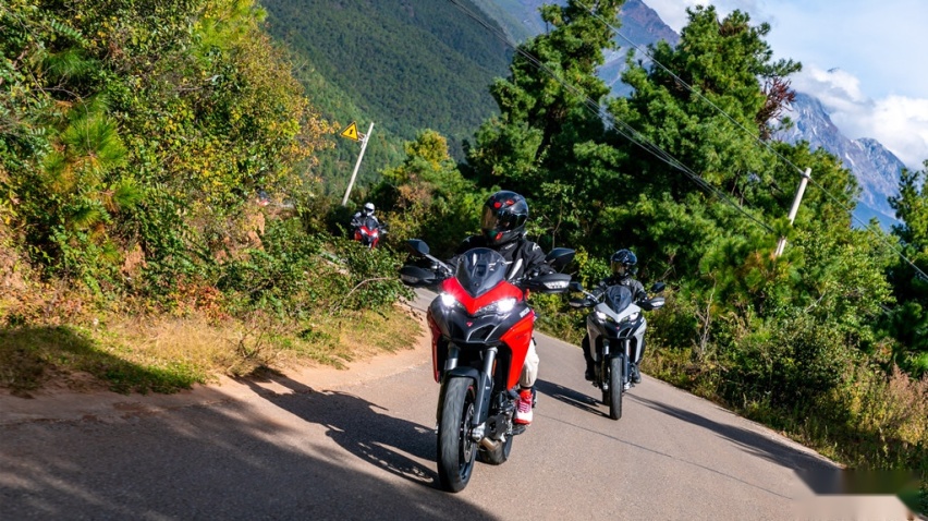 高颜值全能高手，杜卡迪新款MTS 950 S初体验