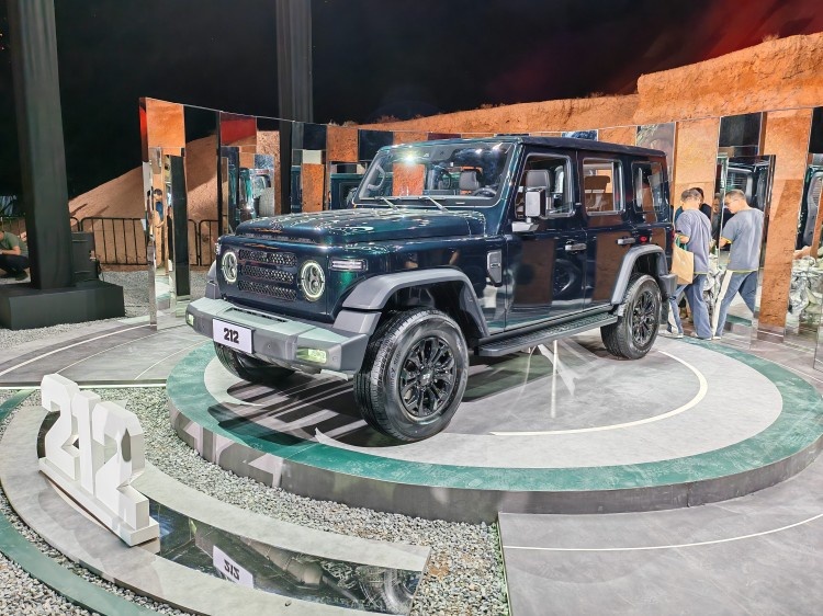 坦克300要失宠？212 T10不到15万，国内唯一前/后硬桥的越野车