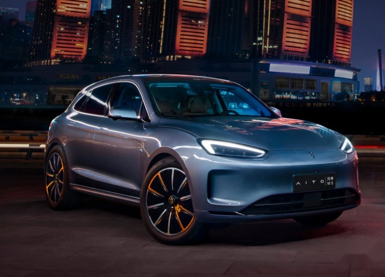 狂踩Model Y，余承东这是把特斯拉当作苹果了？