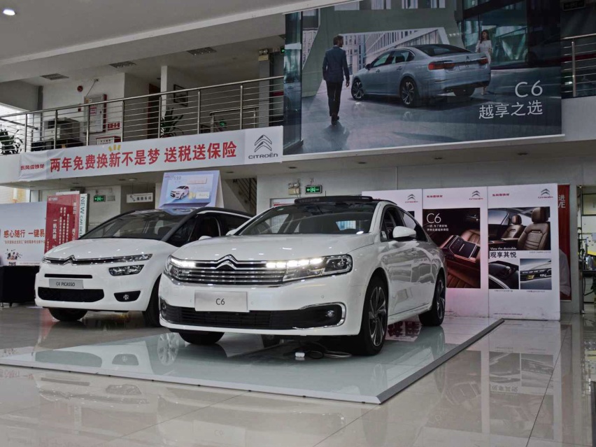 总统座驾换壳车，销量却惨不忍睹，网友：换标我就买！