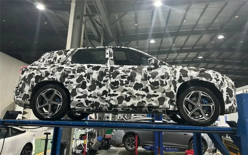【E汽车】哪吒全新SUV谍照曝光