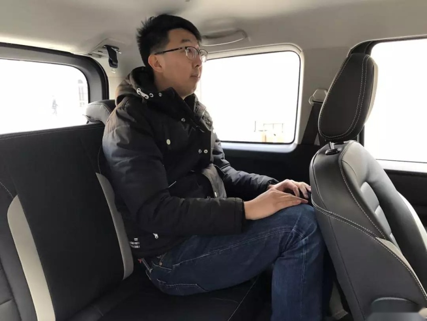 开着五菱宏光PLUS可以从商帮文化聊到田间地头