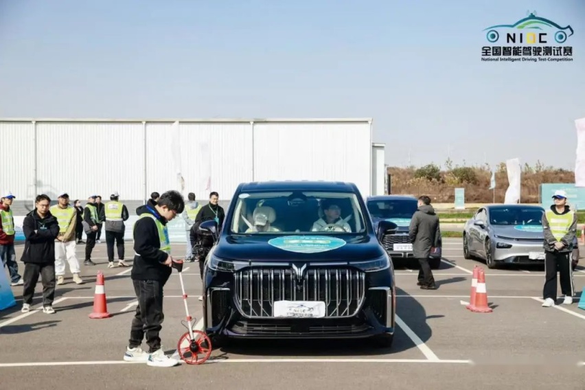 武汉经开区打造智能网联汽车测试高地，2023全国智能驾驶测试赛精彩纷呈