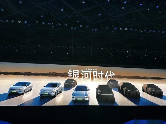“华小魅”时代，银河E8正向开“卷”