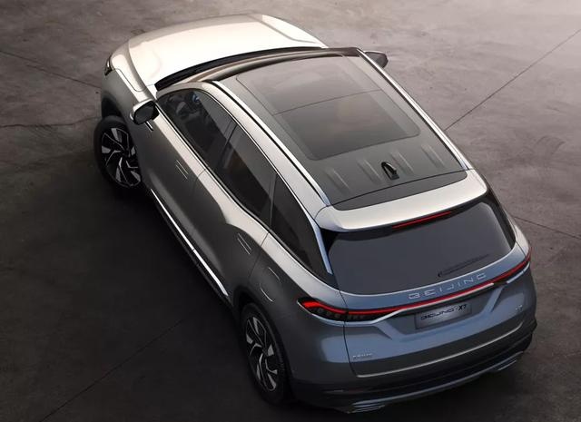 推新车标后，首款新车BEIJING-X7，预售10万起