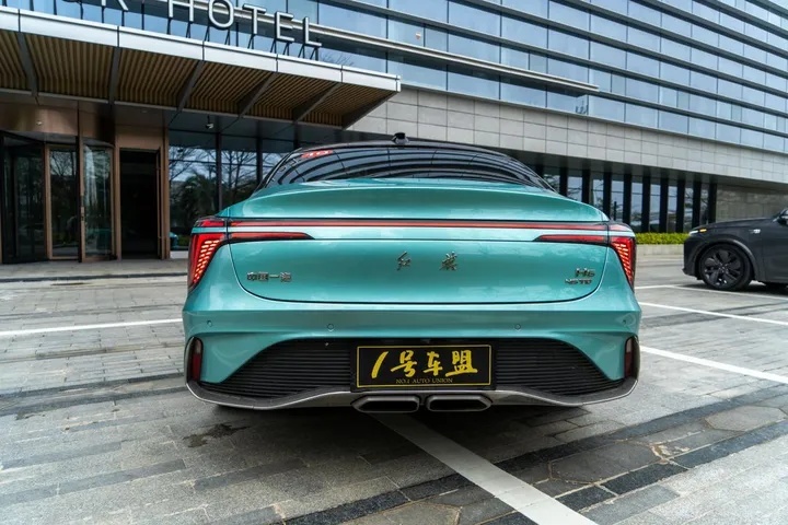 试驾官丨评测最年轻的“红旗车”，H6如何拿捏年轻人？