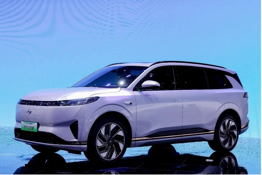 东风奕派北京车展再上新，家庭智能大型SUV eπ008预售五小时订单破