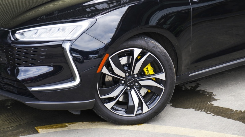 赛力斯SF5刹车脚感不好？升级刹车改装，TEI Racing刹车套件