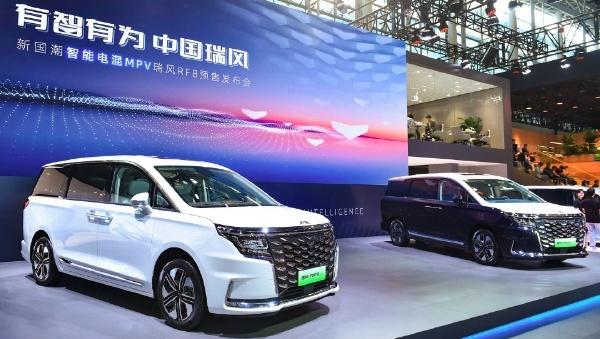 中国造了一辆“腾势D9”！超豪华MPV，2.0T/插混，16万级预售
