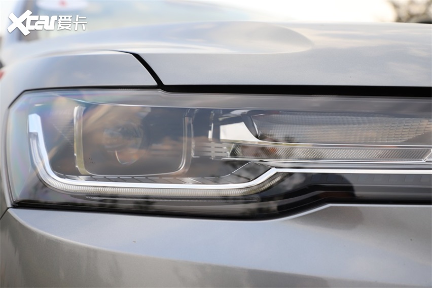 橙色元素勾画运动风帆，哈弗H4 PRO野外实拍