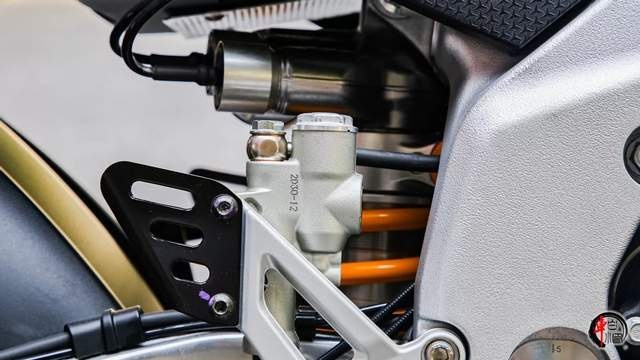 资讯|200匹四缸性能仿赛:阿普利亚RSV4,售价23.88万元起