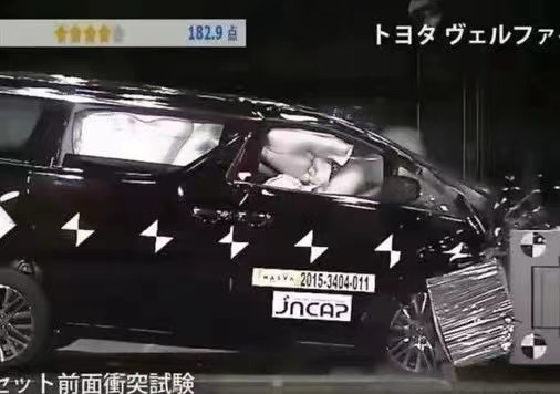 钟爱保姆车的香港人为何抛弃埃尔法和LM，移情沃尔沃EM90？
