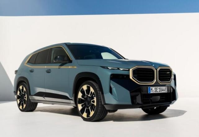 暴躁的全新M旗舰！搭载4.4T V8插混，宝马XM官图发布