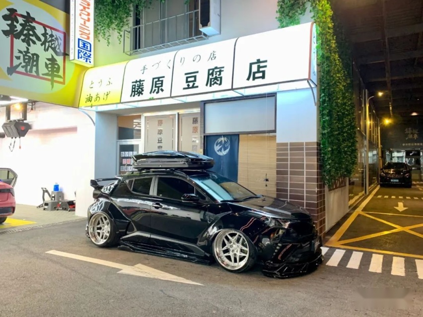 全国首台低趴宽体丰田奕泽，有态度的