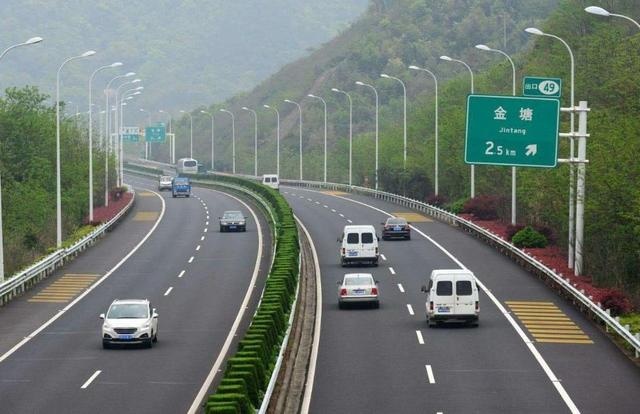 长假返程：长途行车2小时以上，牢记这几点，危急时刻能保命