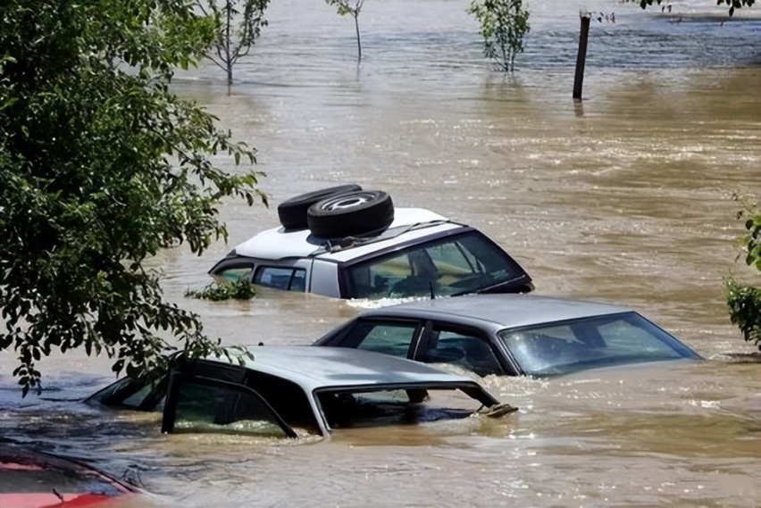 暴雨车被冲走 你知道怎么报险和理赔吗？知道赔多少吗？