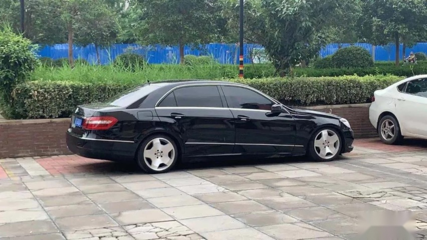 开奔驰却没法上树，是经典的四眼方灯E级不配吗？
