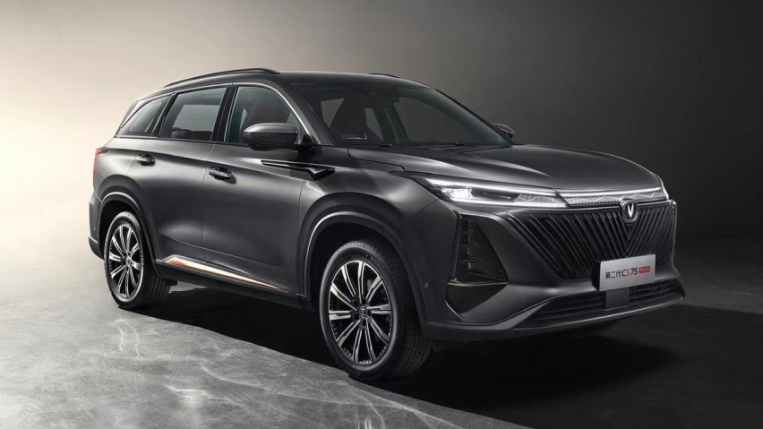 新款长安CS75 PLUS官图发布：换全新外观销量要超哈弗H6？