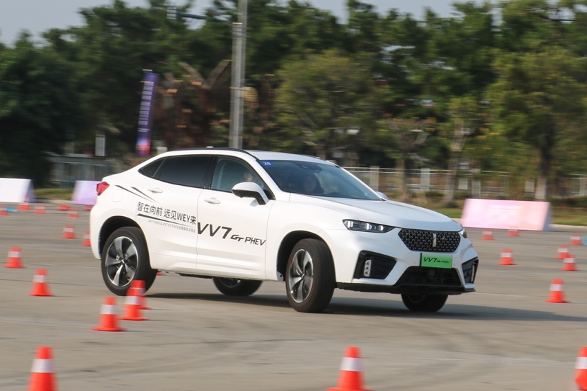 2.0T＋电机，这两款中国豪华SUV又快又省，油耗低到不敢信