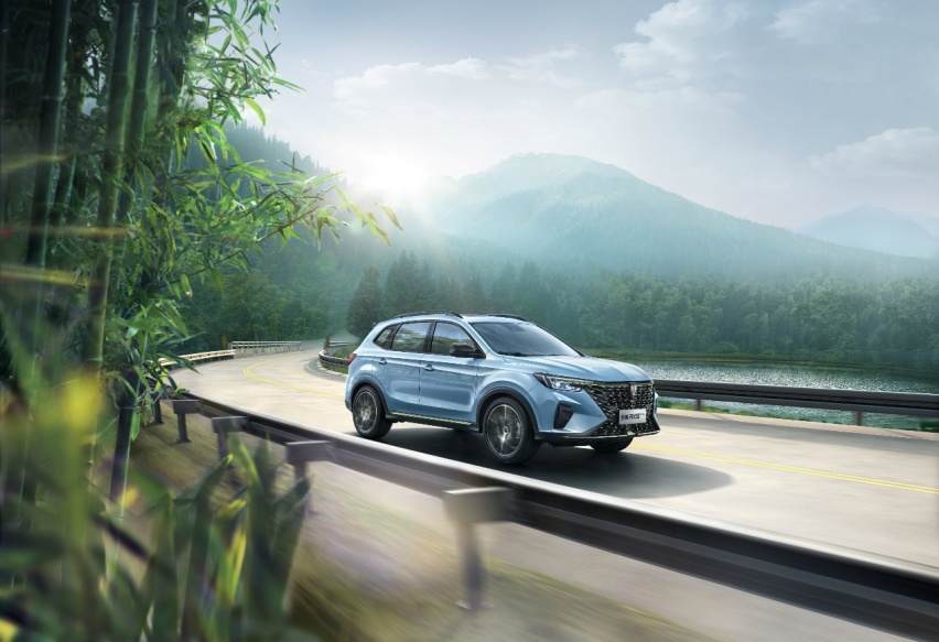 起价9.88万，全新荣威RX5 PLUS却能跑进8秒，油耗低至6.9L