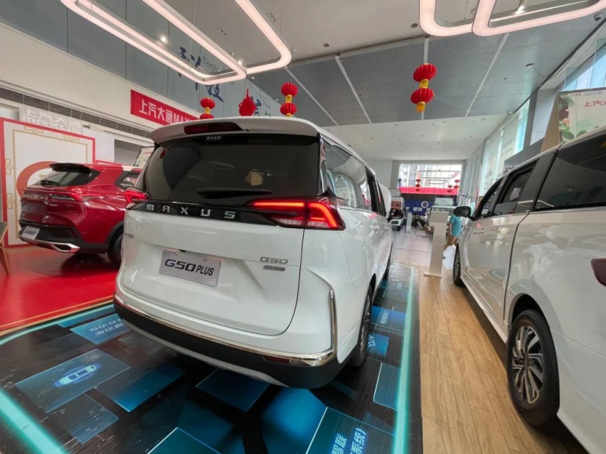 实拍上汽大通MAXUS G50 PLUS，价格亲民，实用性能否满足三孩
