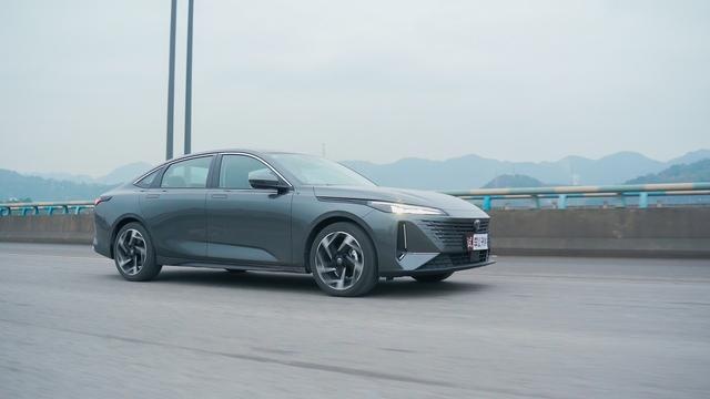 预售8.99-11.09万，长安逸达真能干得过合资家轿吗？