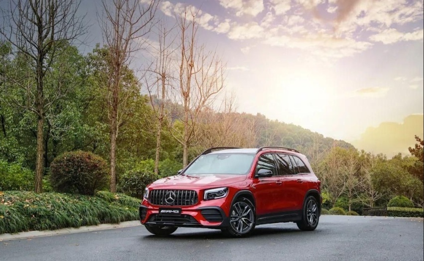 把性能注入SUV，看奔驰如何将GLB35AMG玩出钢炮新境界！
