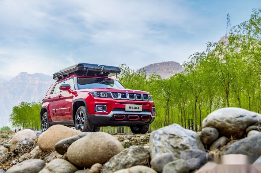 北京越野全新承载式SUV“小战狼”BJ30硬派上市