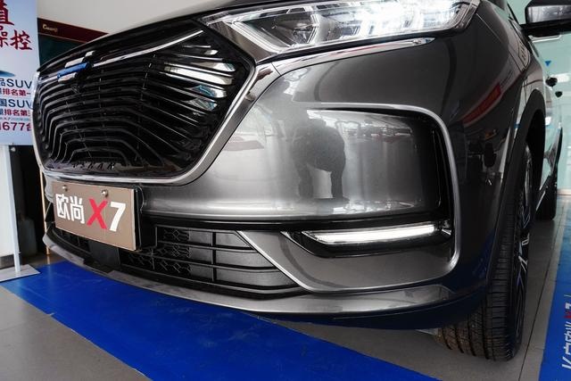 空间、配置、科技功能越级的家用SUV，长安欧尚X7到店实拍