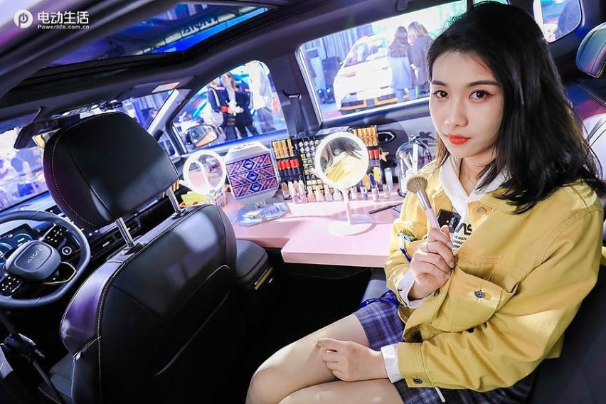 试驾潮玩智能纯电SUV 广汽AION Y引领汽车界潮流风向