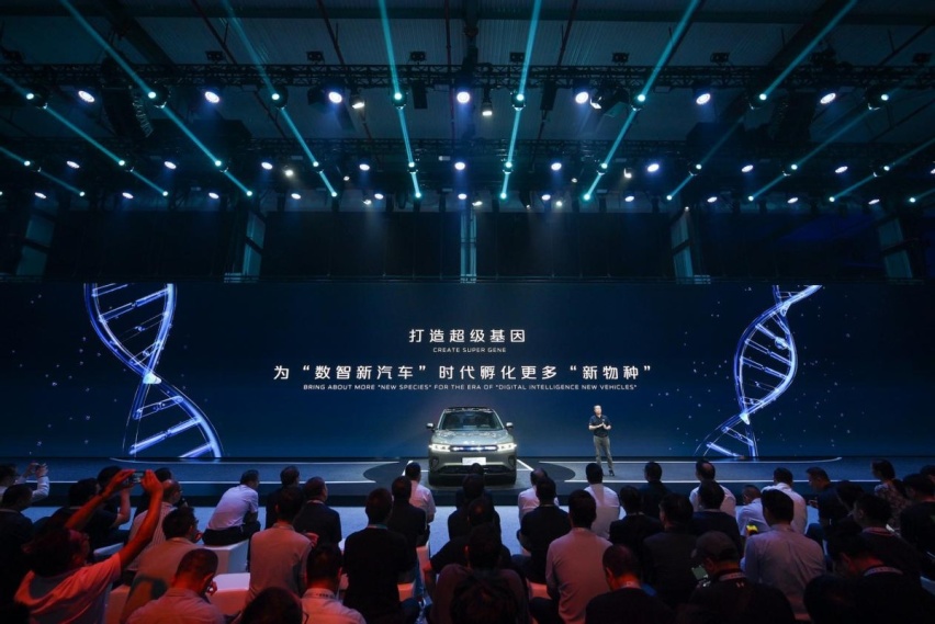 引领数智进化，长安汽车科技生态大会首发“数智新汽车”成果