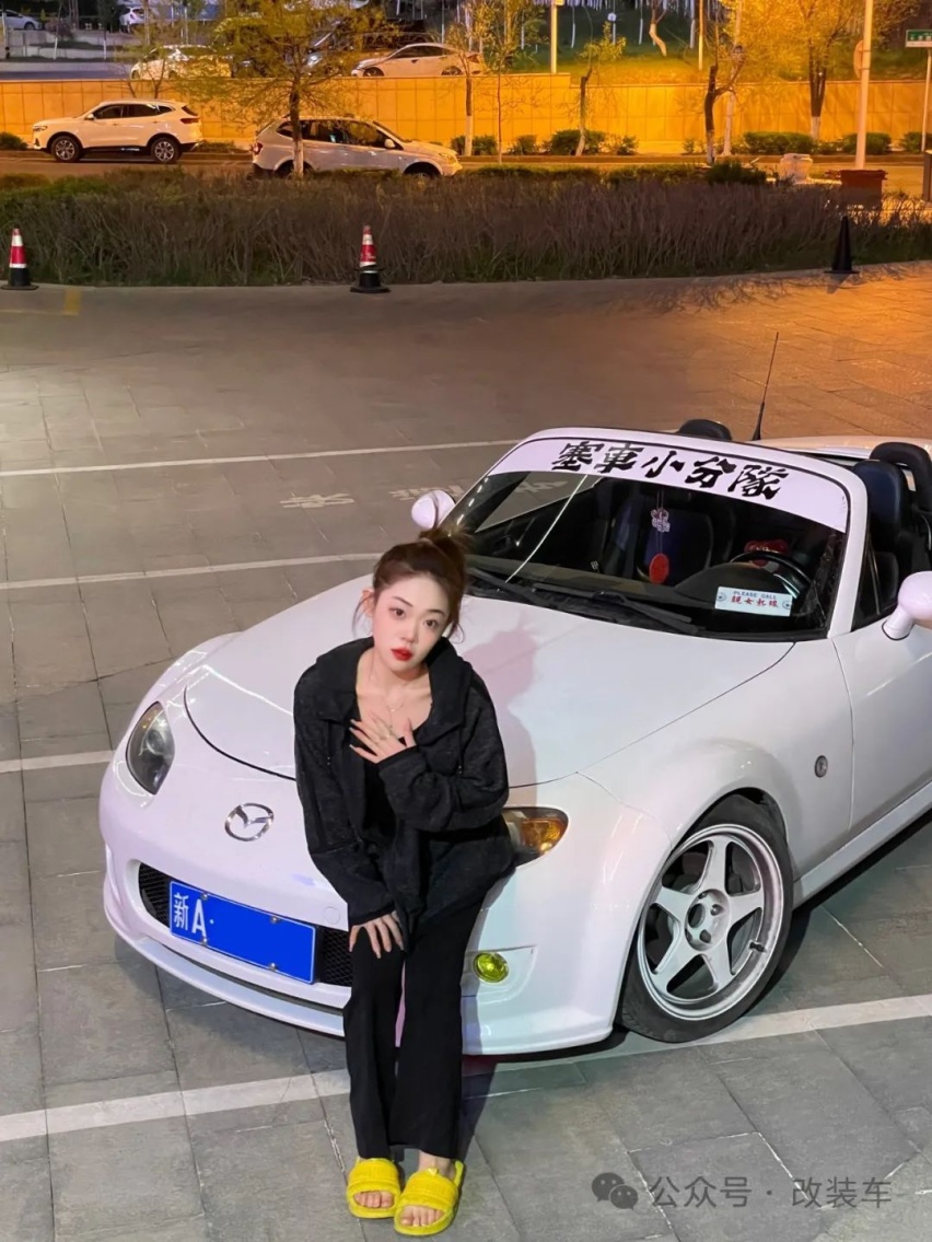 小姐姐打造竞技走街范马自达MX-5，竟是被男友带入的
