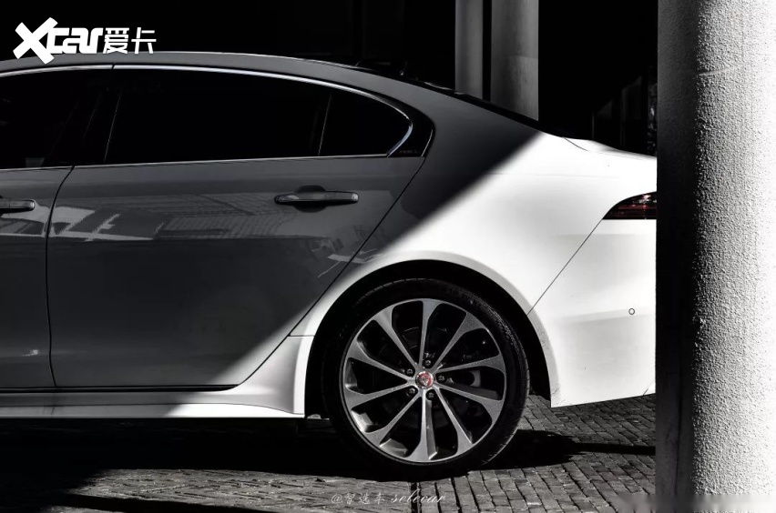 试驾全新捷豹xel宜静宜动的豪华中级轿车