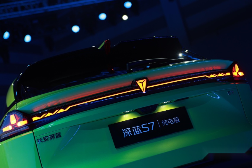 14.99万元起“卷王之王”深蓝S7启航发布