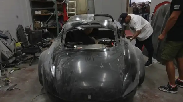 30万的特斯拉Model 3改成千万神车奔驰300SL，看完心动了！