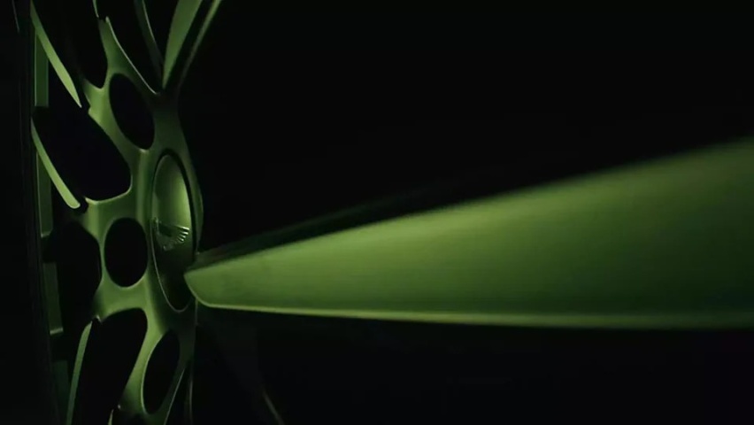 阿斯顿·马丁DBX S新车预告！无缘V12，4.0T V8发动机输出达650马力