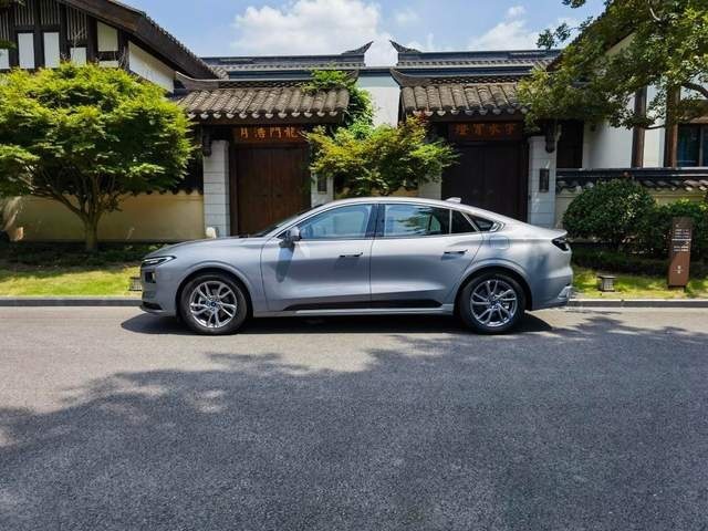 又开始“卷”了？福特蒙迪欧1.5T车型上市，入门才14.98万