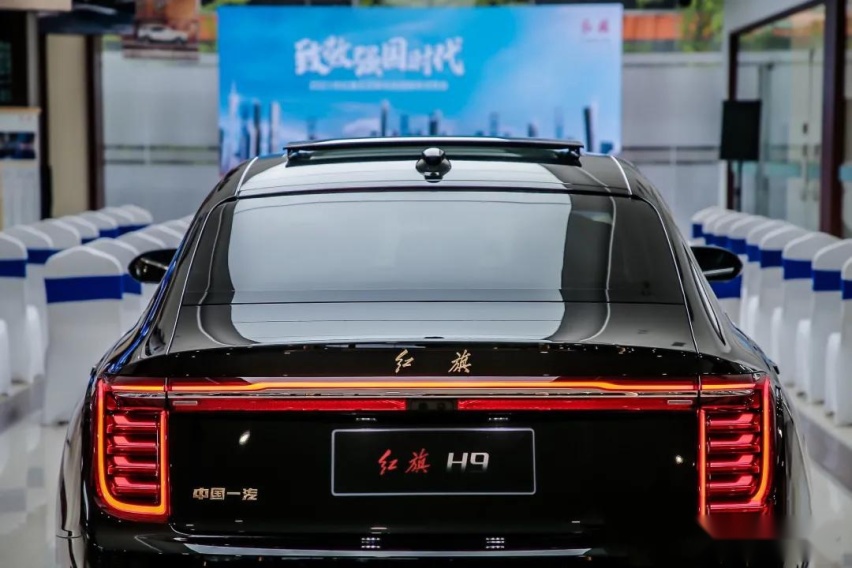 这款中国豪华品牌轿车售价接近50万,它与BBA之间如何选择?