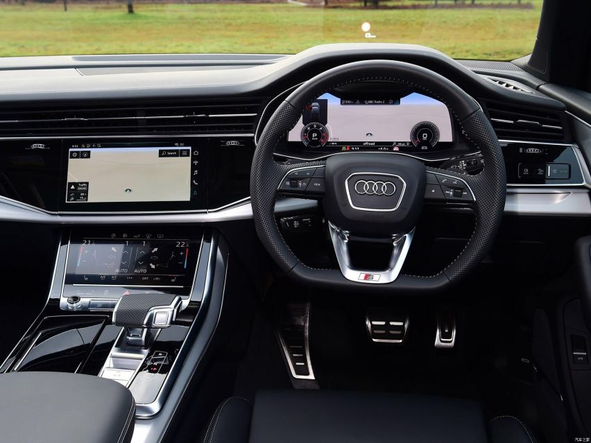 3.0T+48V轻混，动力足油耗低，奥迪Q7运动外观可比保时