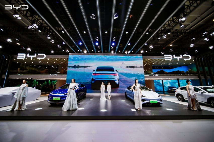 2022长春国际车展，比亚迪2022款唐EV、海豹闪耀登场，成全场焦点