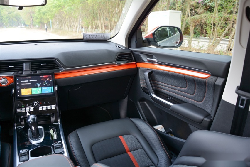 10万预算买SUV，哈弗这台1.5T帅气新车很适合年轻人！