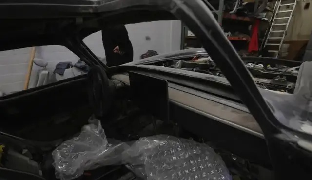30万的特斯拉Model 3改成千万神车奔驰300SL，看完心动了！