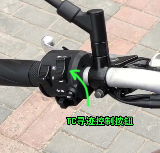 实车试驾：雅马哈MT09对于城市街车来说，是否动力过剩了?