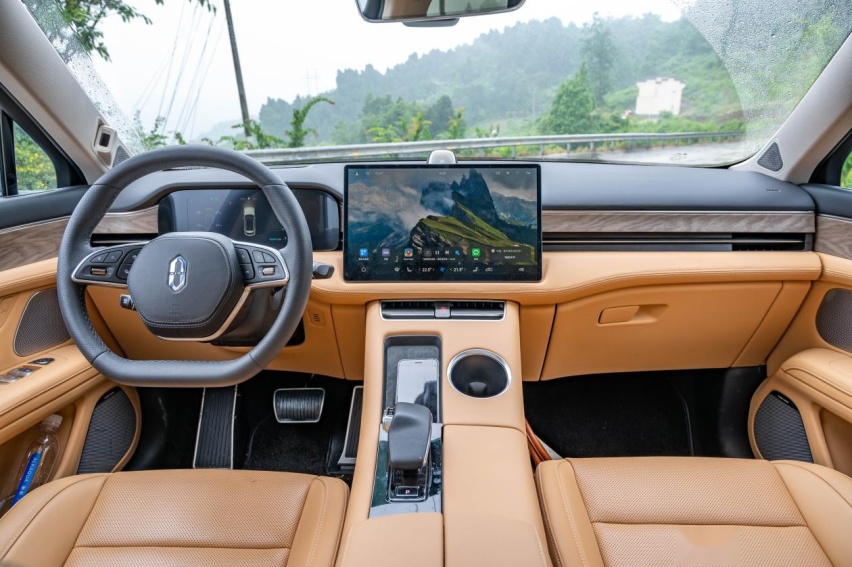 30万级高端新能源SUV，试驾问界M5，能否后来居上？