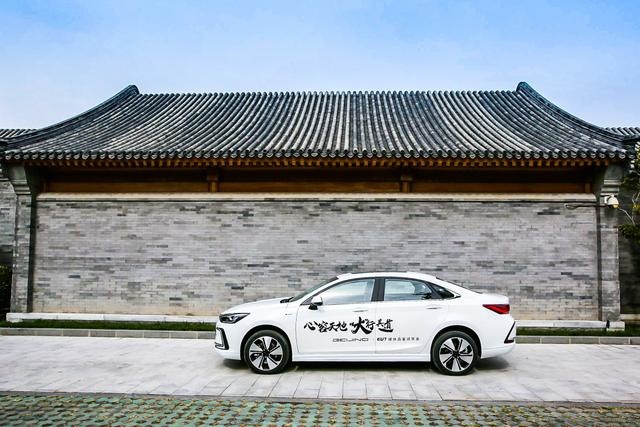 能用BEIJING当车标的都不一般，EU7就算一个
