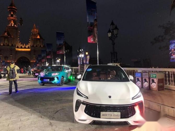 新知达人, 能跟CR-V拼颜值 风行T5 EVO上市 年轻人会买单吗？
