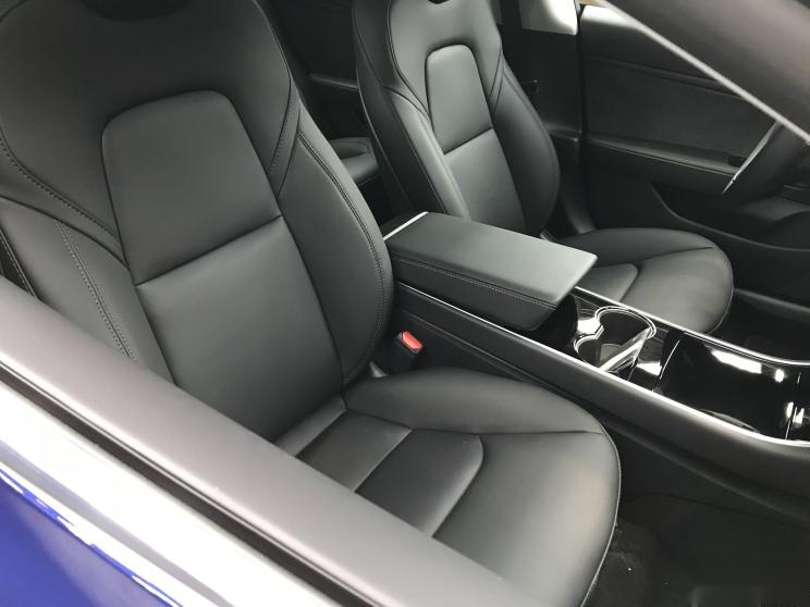 起售价格为35.58万元，国产特斯拉Model 3实车亮相
