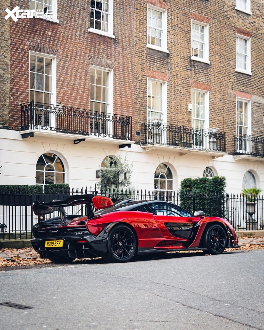 迈凯伦塞纳实车街拍 赛车化的风格